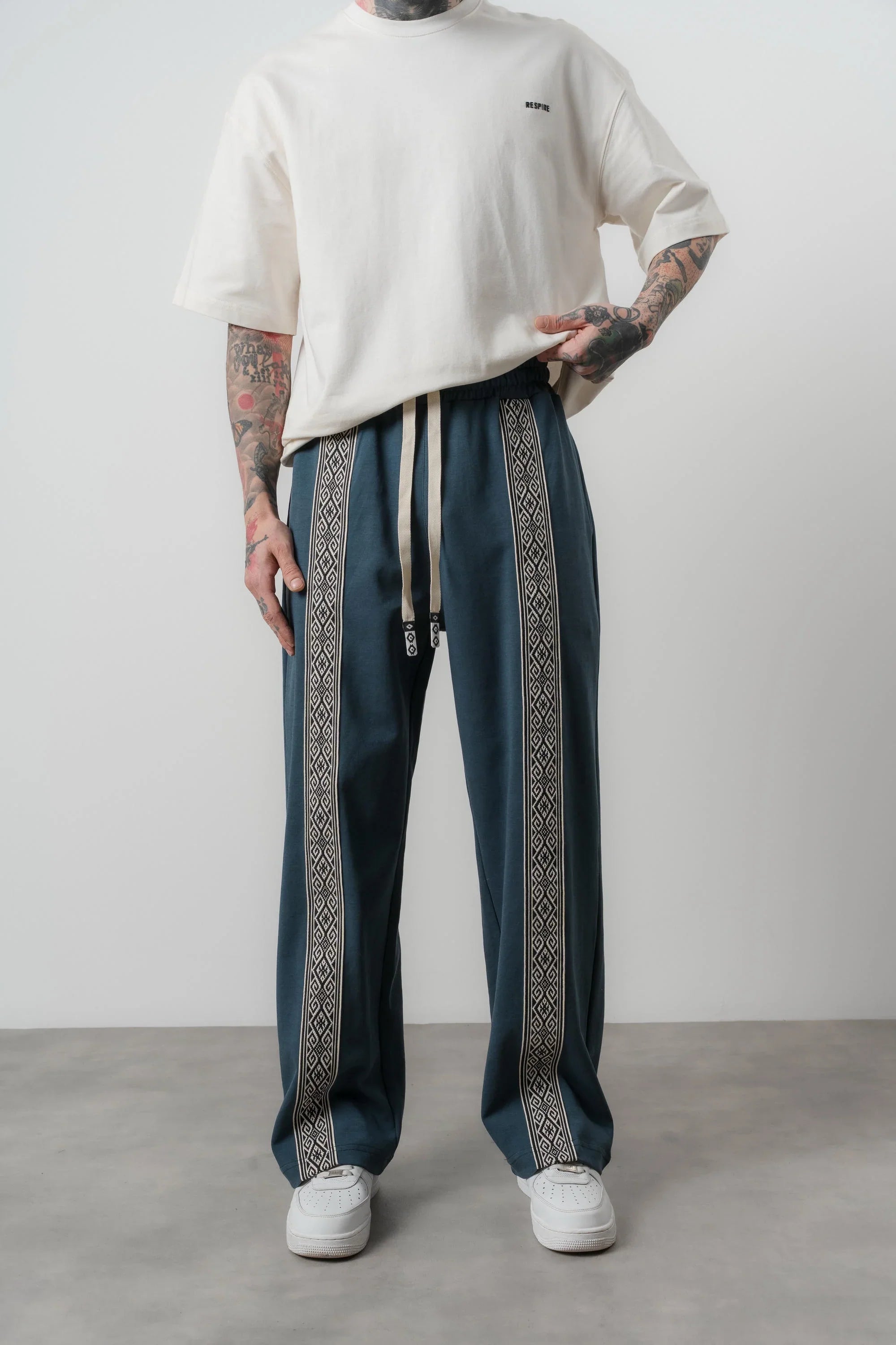 SWEATPANTS
