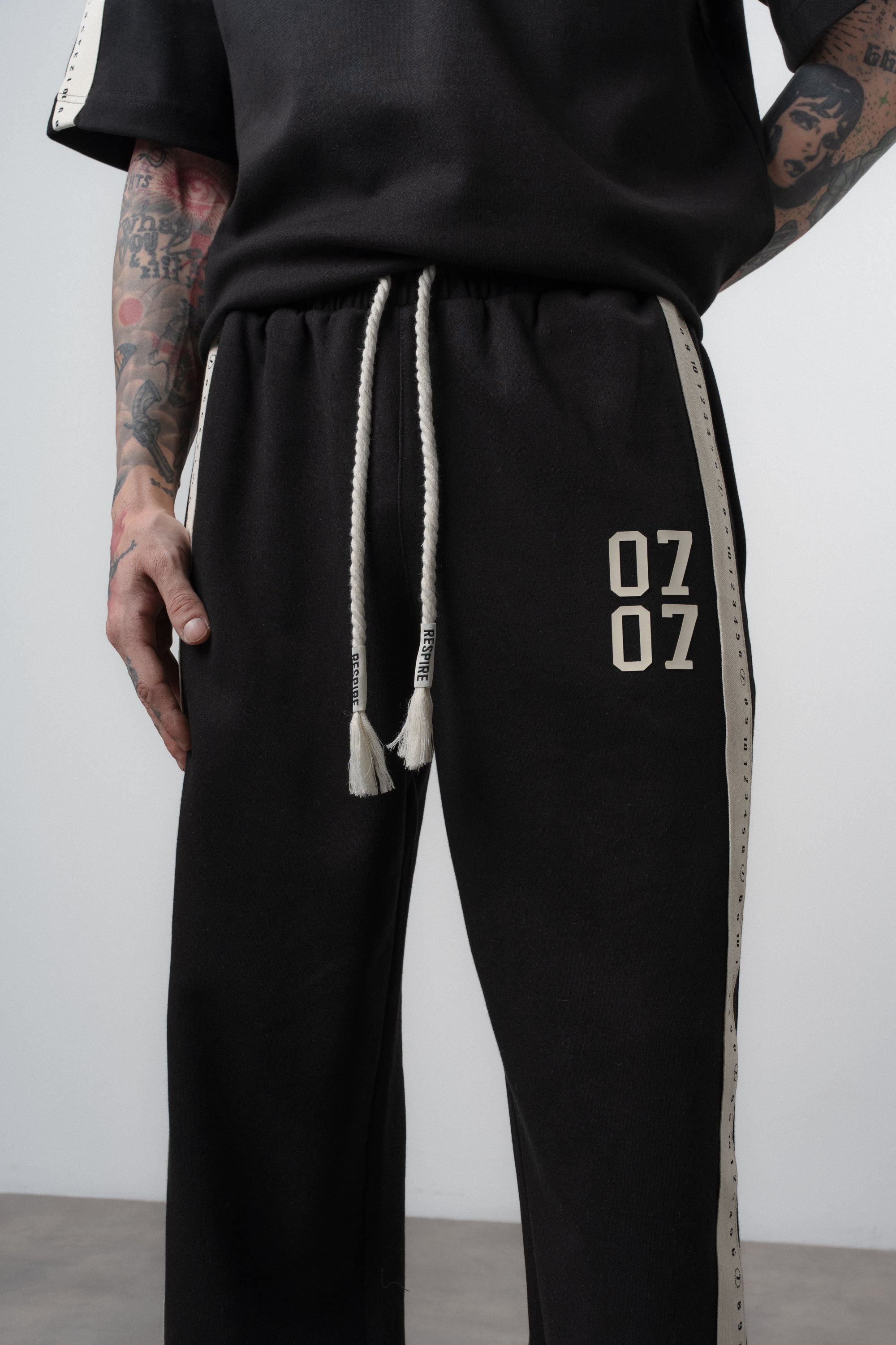 07 Striped Regular Fit Tracksuit Black