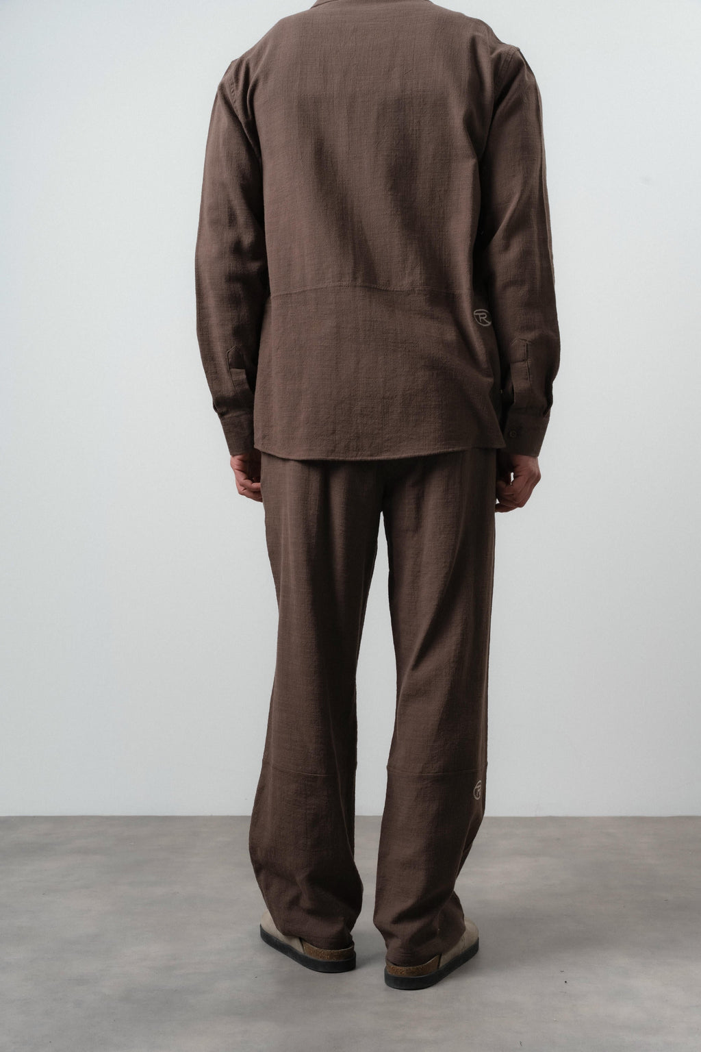 R Embroidered Baggy Sweatpant Brown