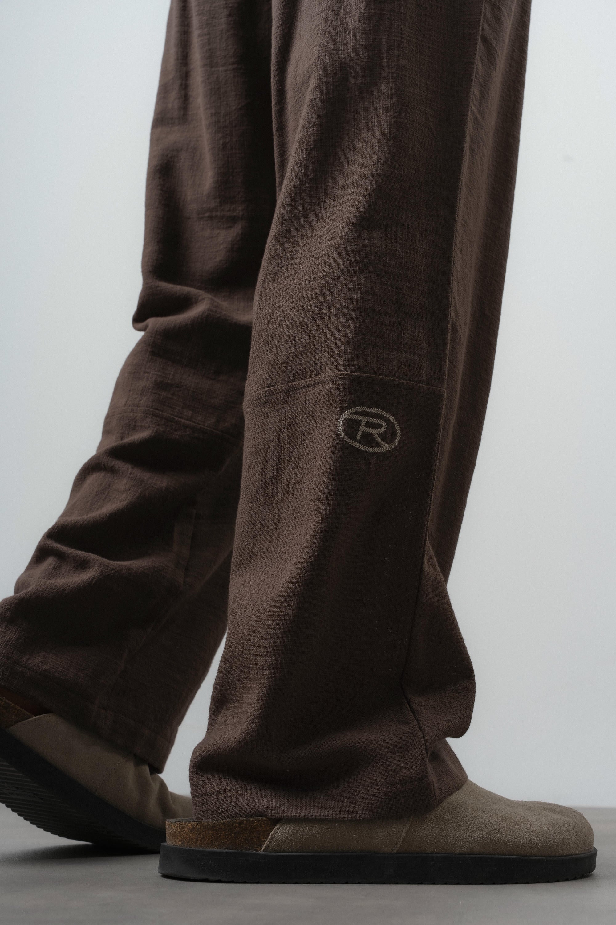R Embroidered Baggy Sweatpant Brown