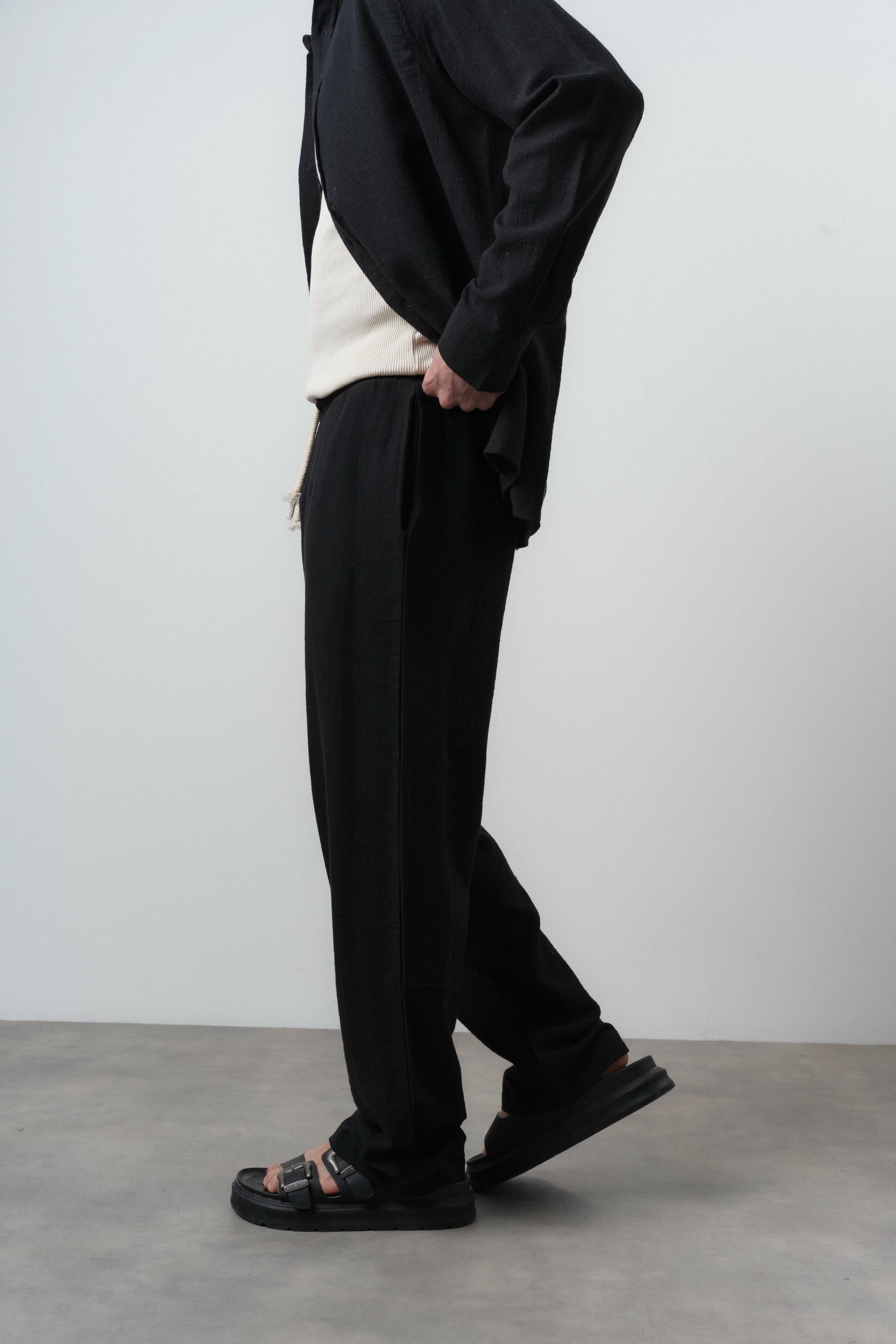 R Embroidered Baggy Sweatpant Black