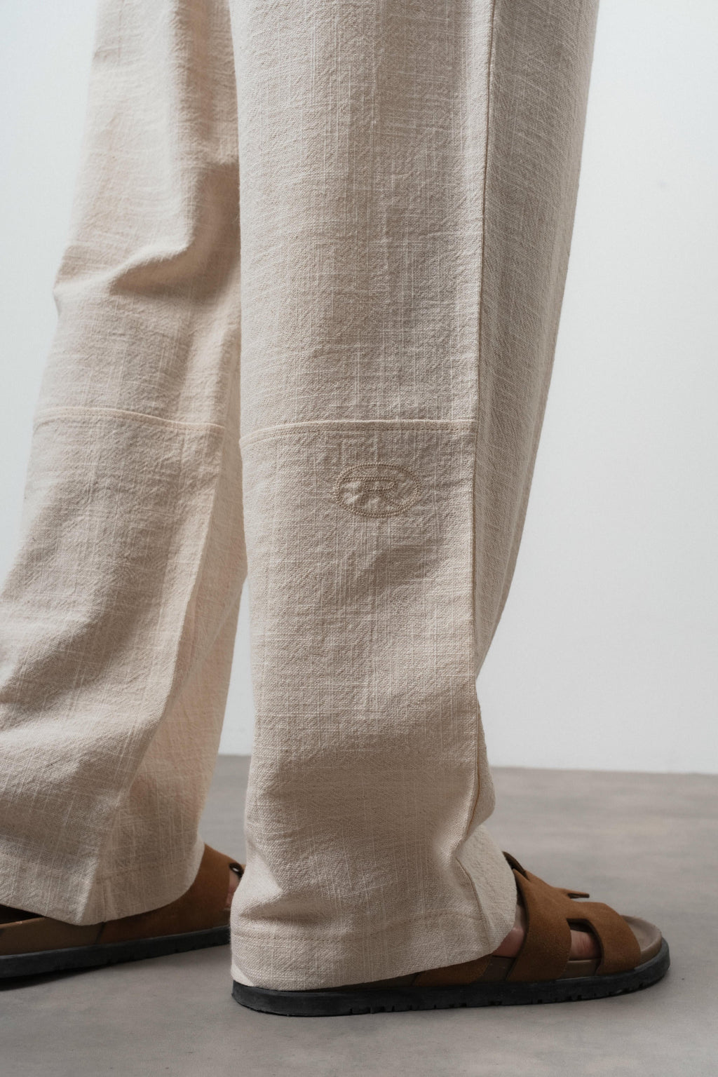 R Embroidered Baggy Sweatpant Beige
