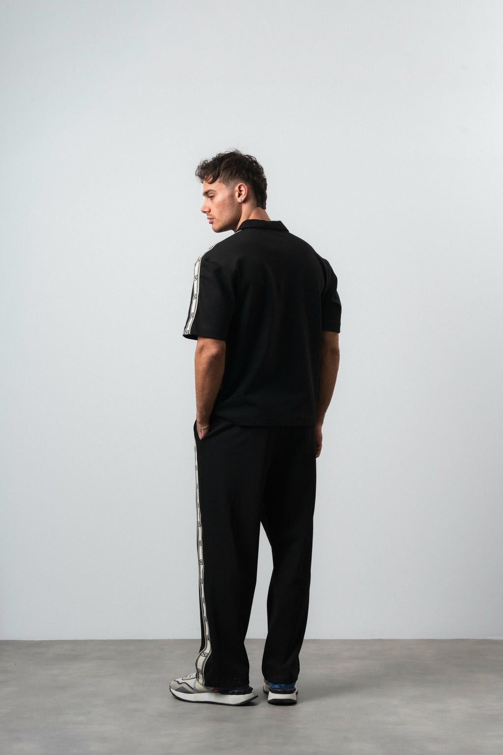 R Striped Regular Fit Tracksuit Black