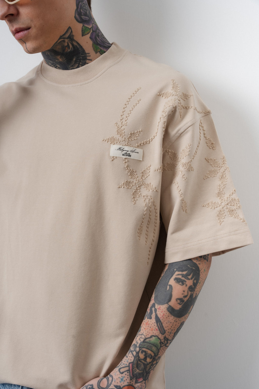 Min x Itsbyzey Oversized T-Shirt Beige